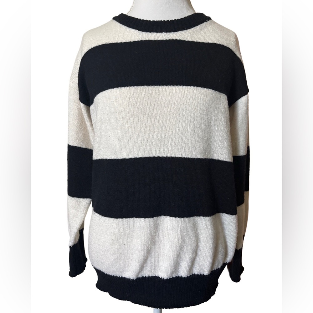 Wild Fable Black and Cream Sweater Size M